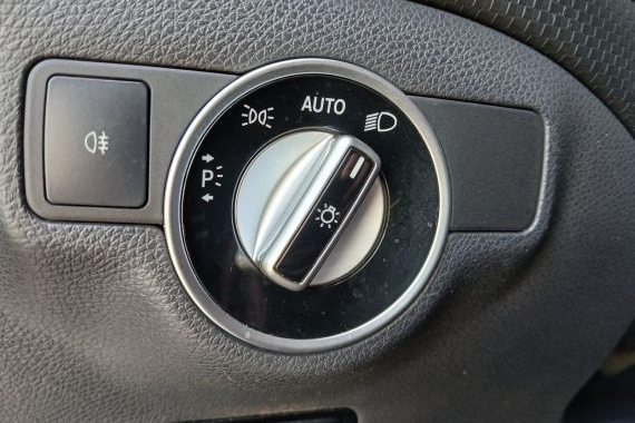 Mercedes-Benz-A 180