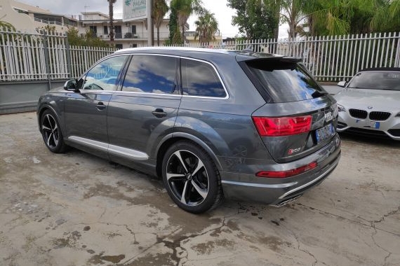 Audi-Q7