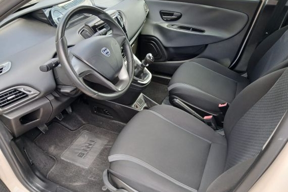 Lancia-Ypsilon