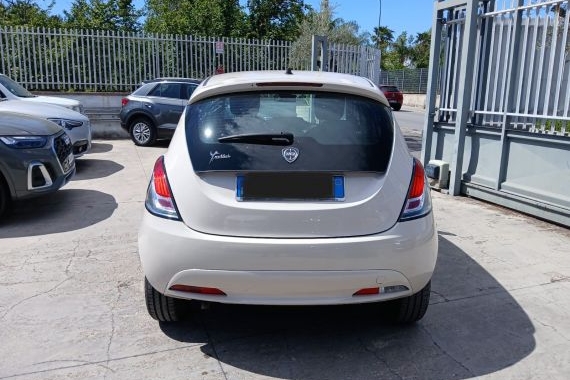Lancia-Ypsilon